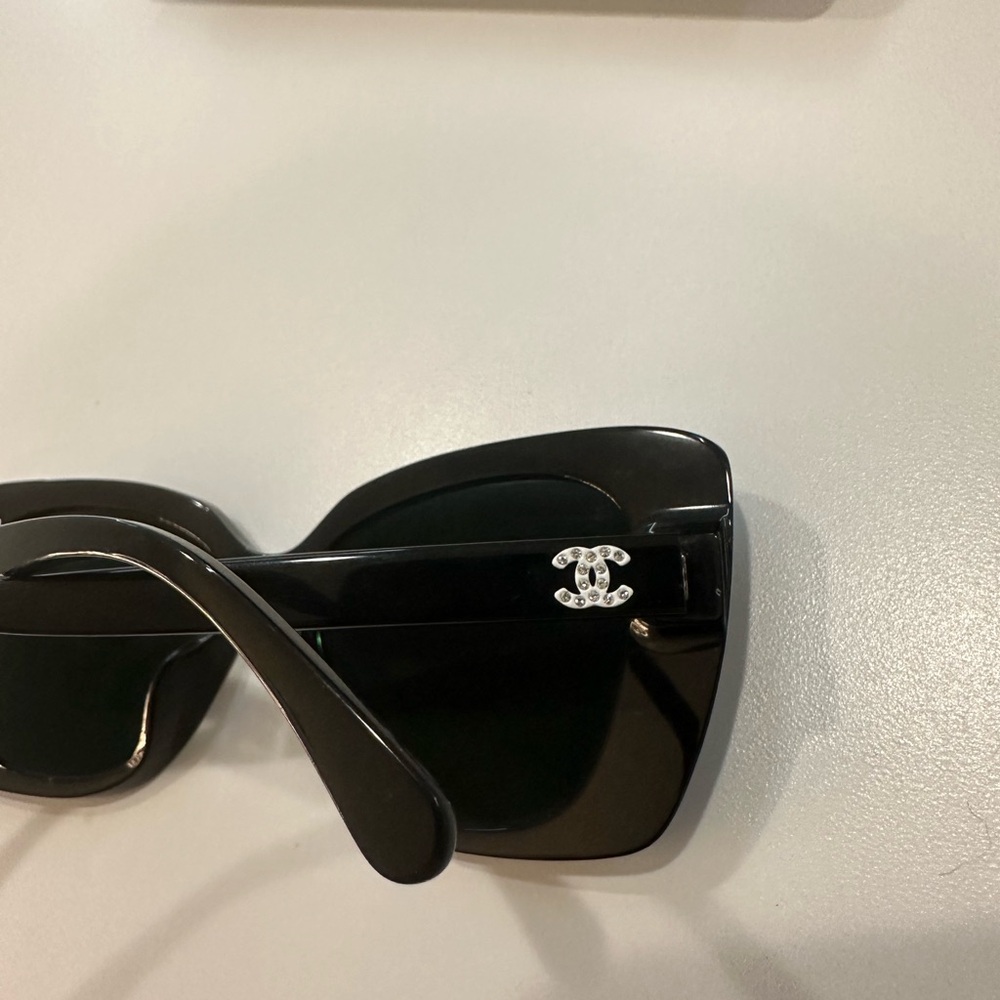 CHANEL Black Sunglasses with Silver Logo - Picture 6 of 12